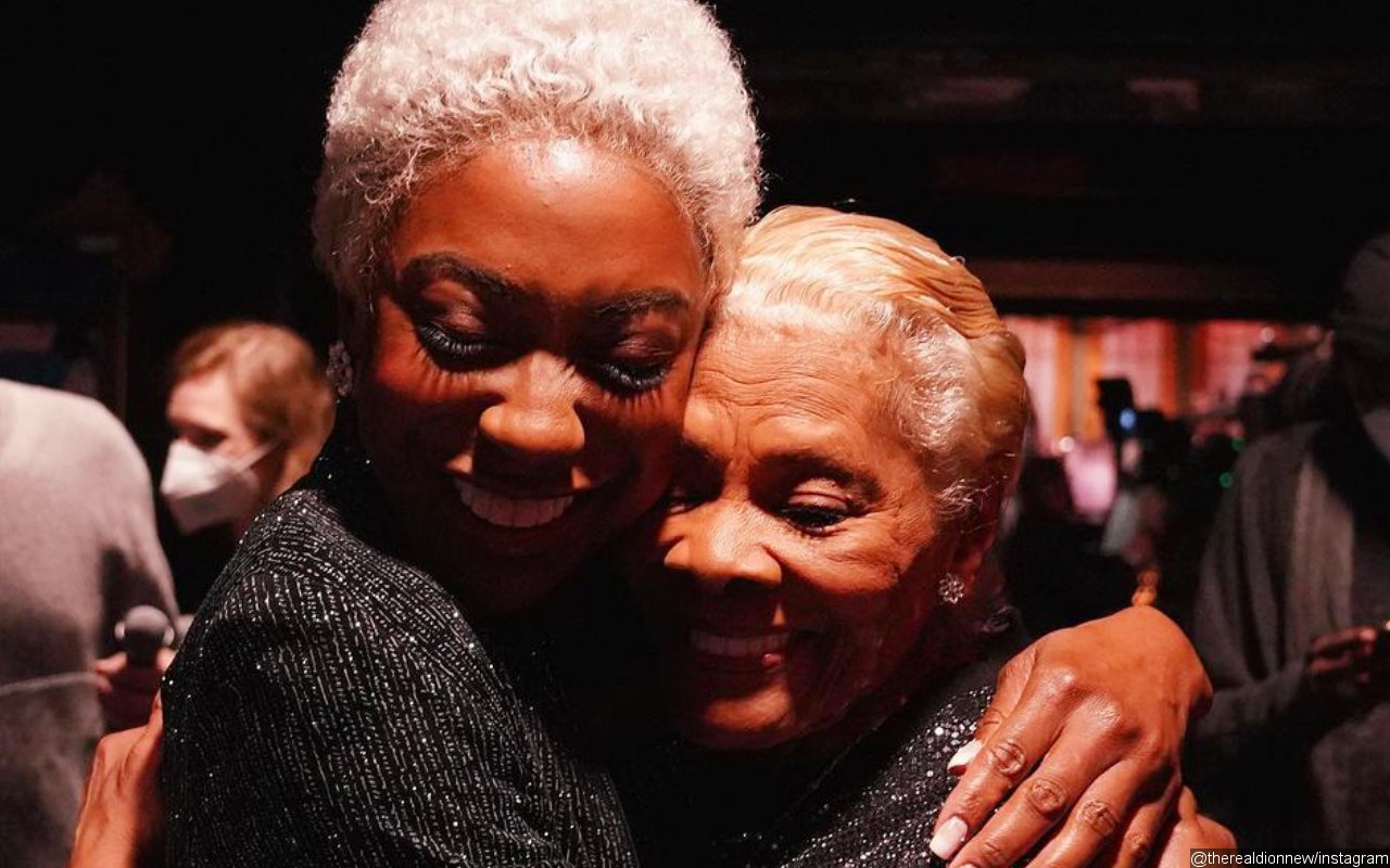 Dionne Warwick Hugs It Out With Her Impersonator on 'Saturday Night Live'
