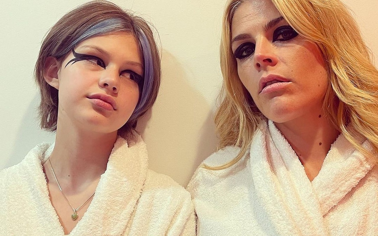 Busy Philipps Gets So Many Messages From Moms With Queer Kids After Revealing Non Binary Child