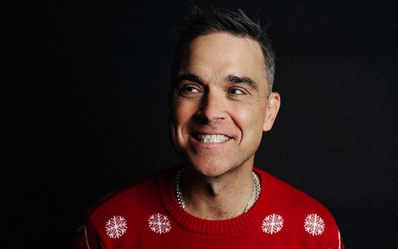 Robbie Williams Plays His Own Holiday Songs on Christmas Every Year