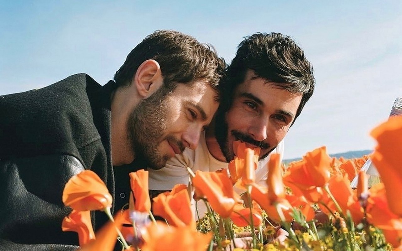 'Pretty Little Liars' Star Julian Morris Marries Longtime Boyfriend