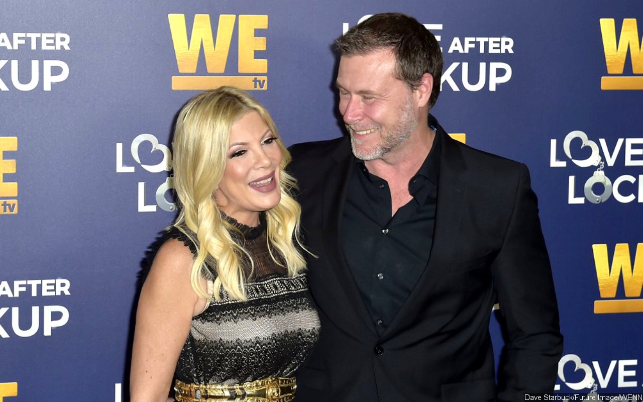 Tori Spelling Celebrates New Year's Eve With Kids While Husband Dean McDermott Fights Pneumonia - Vimarsana News