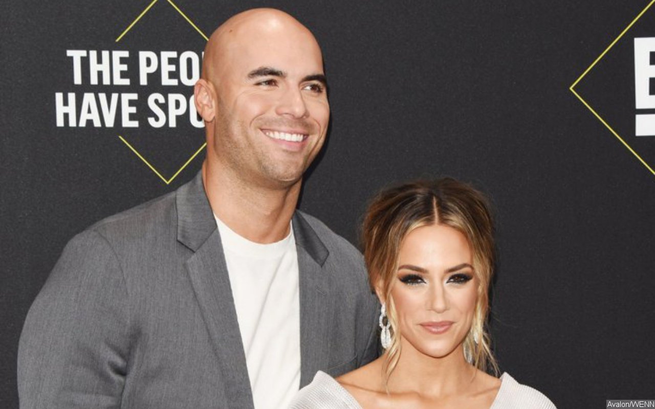 Jana Kramer's Fans Are Convinced She Has Found New Man After Mike Caussin Divorce - Vimarsana News