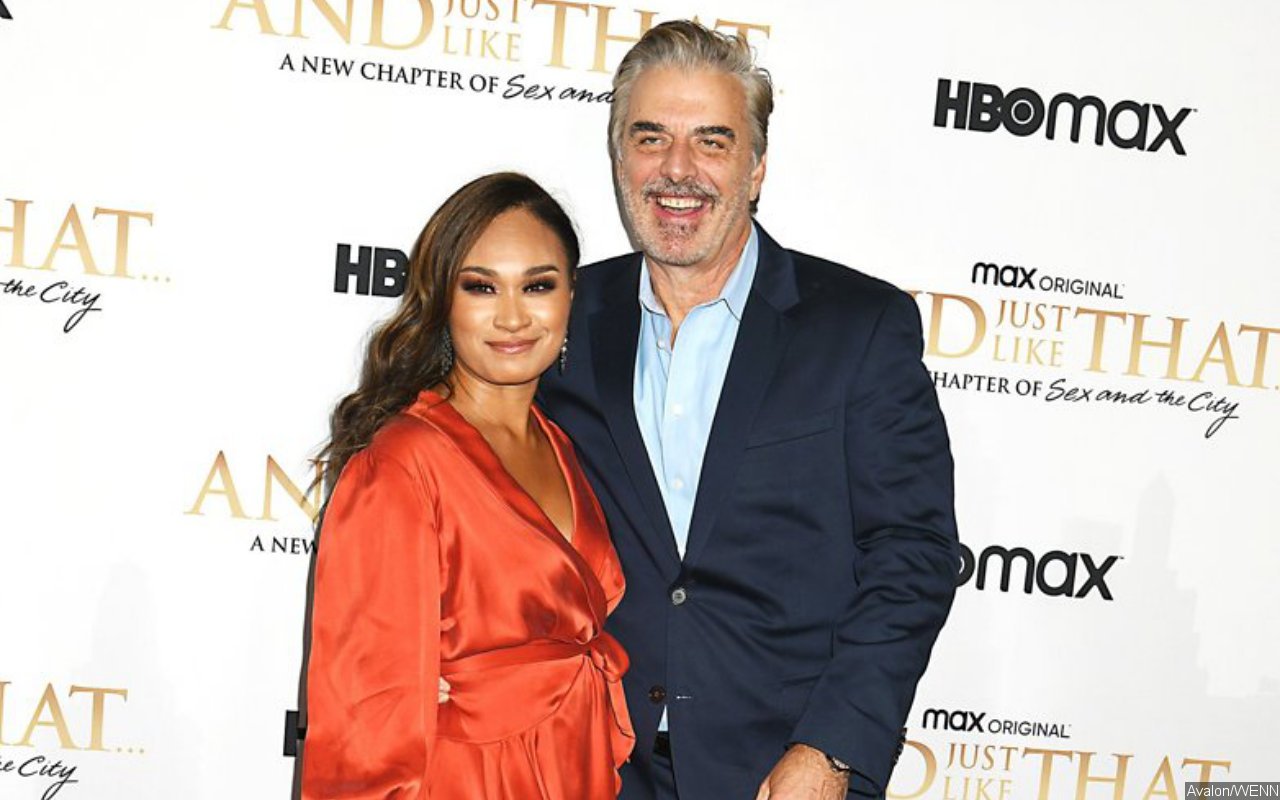 Chris Noth S Wife Tara Wilson Spotted Crying In Her Car Without Wedding Ring Amid His Scandal