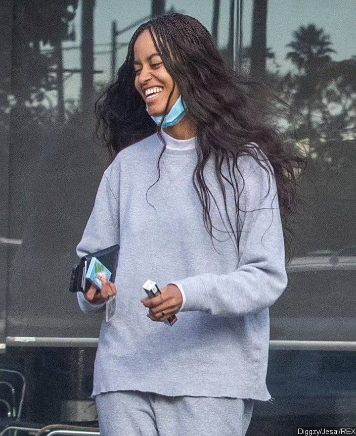 Malia Obama Leaving Smoke Shop in L.A.