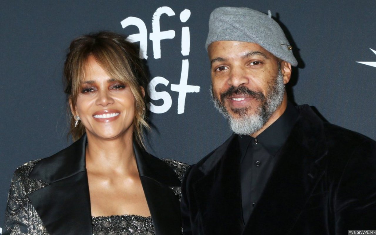 Halle Berry Recalls Getting Emotional When Her Son Held 'Commitment ...