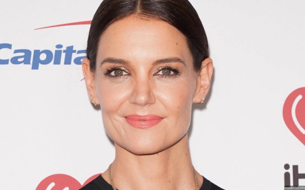 Katie Holmes Flaunts Her Bold New Accessory With Nose Ring - Vimarsana News