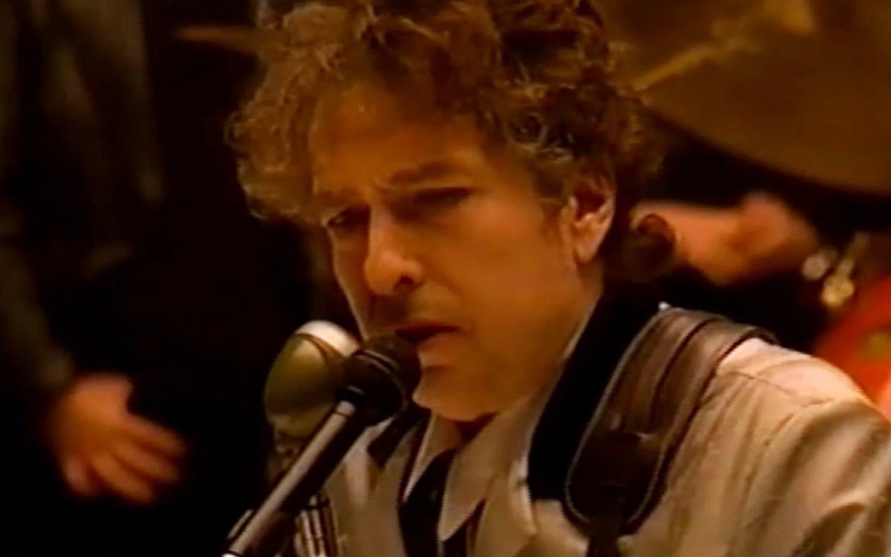 Bob Dylan Gets Soy Bombed (1998)