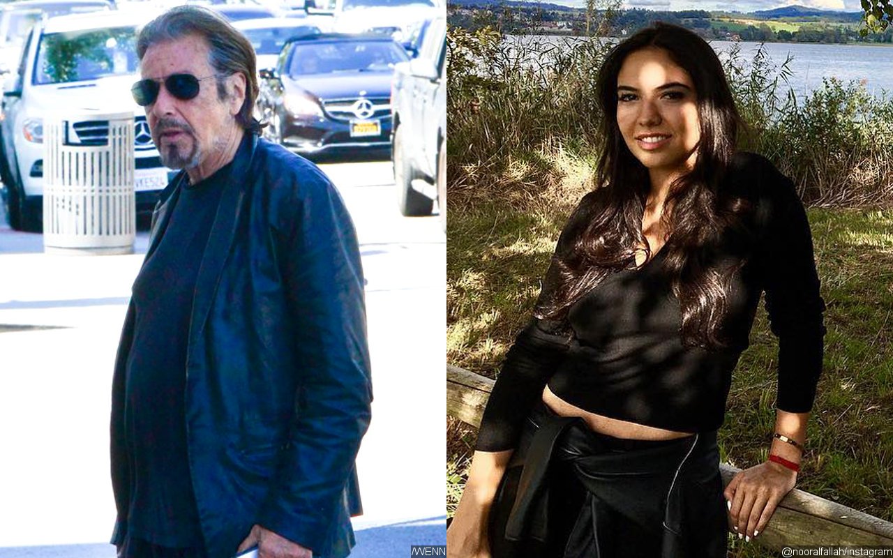 Al Pacino sonriendo durante la cena de Navidad con su novia de 28 años, Nour Al Falah