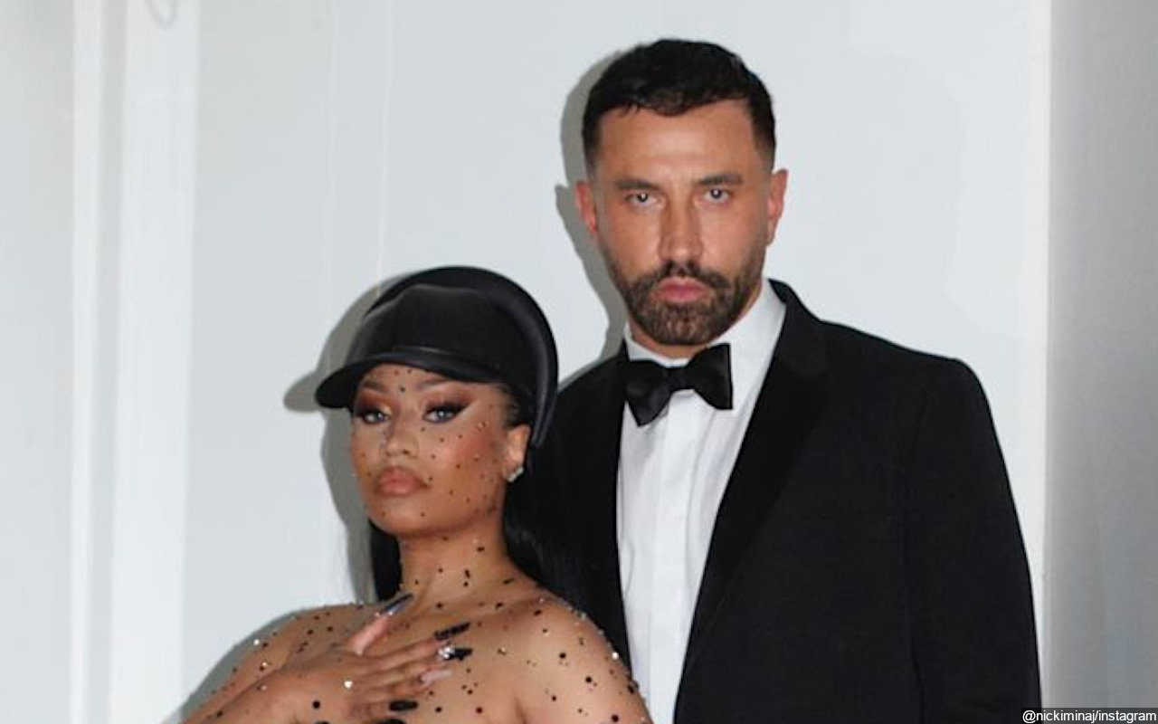 Nicki Minaj's Met Gala Dress Struggles to Contain Her Boobs