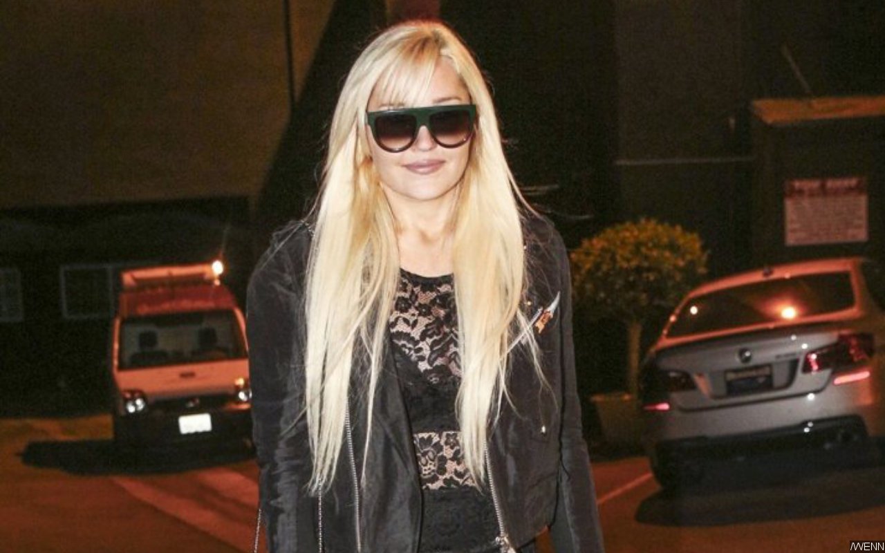 Amanda Bynes Eager to Reunite With Jennie Garth for 'What I Like About You' Reboot