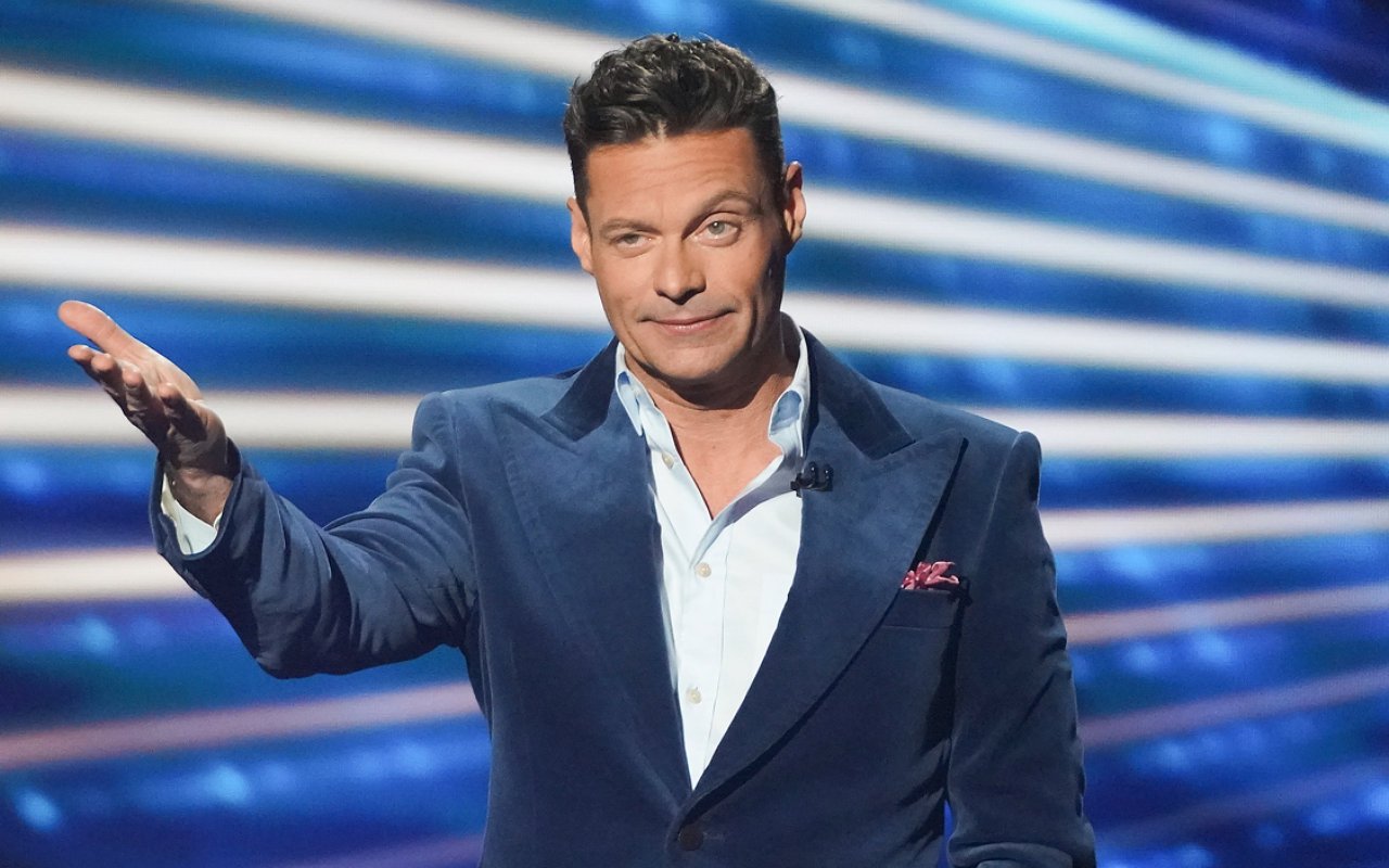 Ryan Seacrest Pokes Fun at Embarrassing Wardrobe Malfunction During 'American Idol' Finale