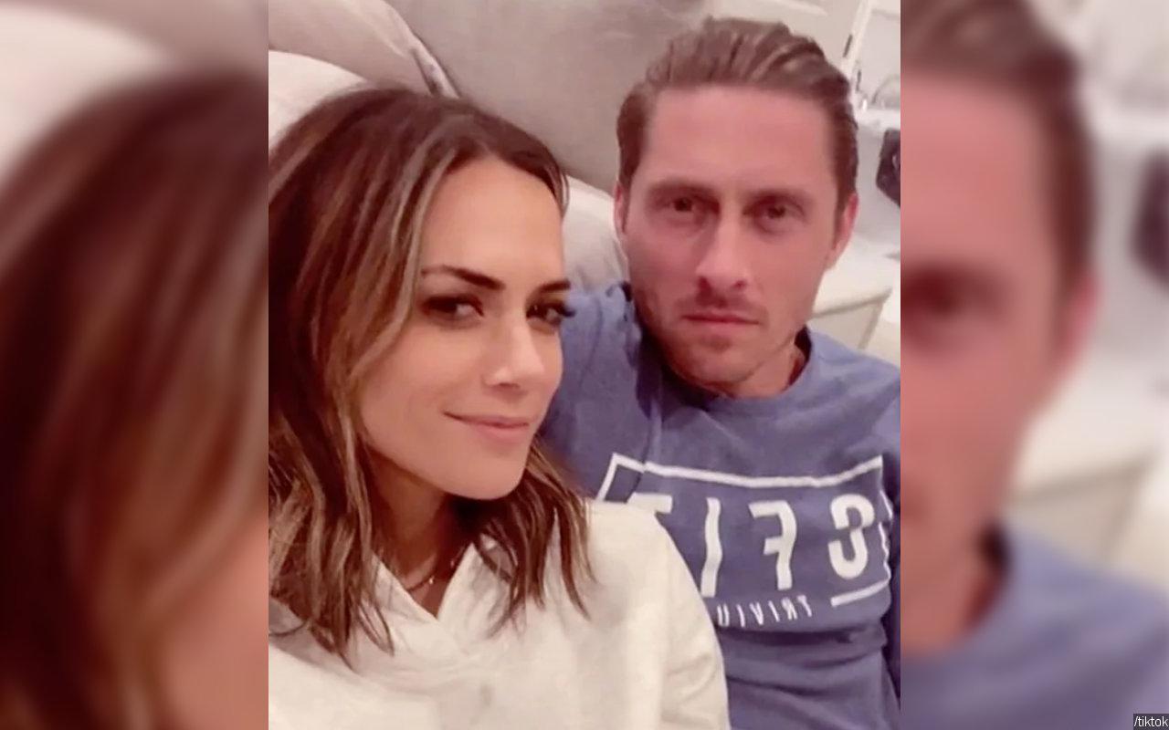 Jana Kramer menyerang mantan Ian Shinelli karena ‘memutarbalikkan cerita’.