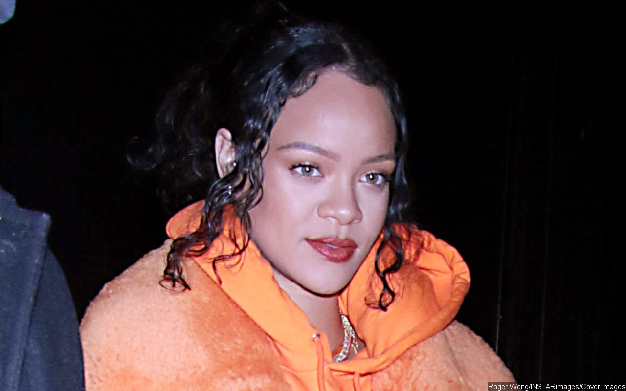 Rihanna Gives Glimpse of Her Post-Baby Body in Skintight Leggings