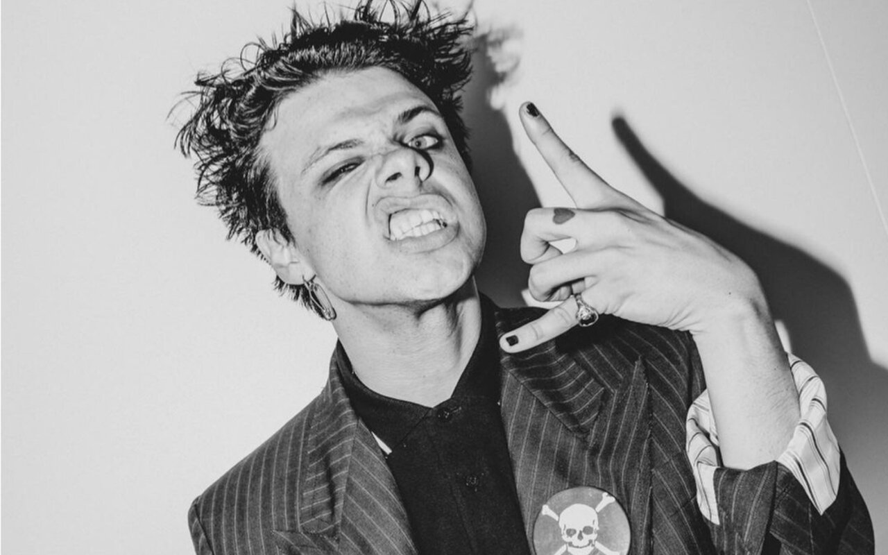 YUNGBLUD Releases New Single 'The Emperor'