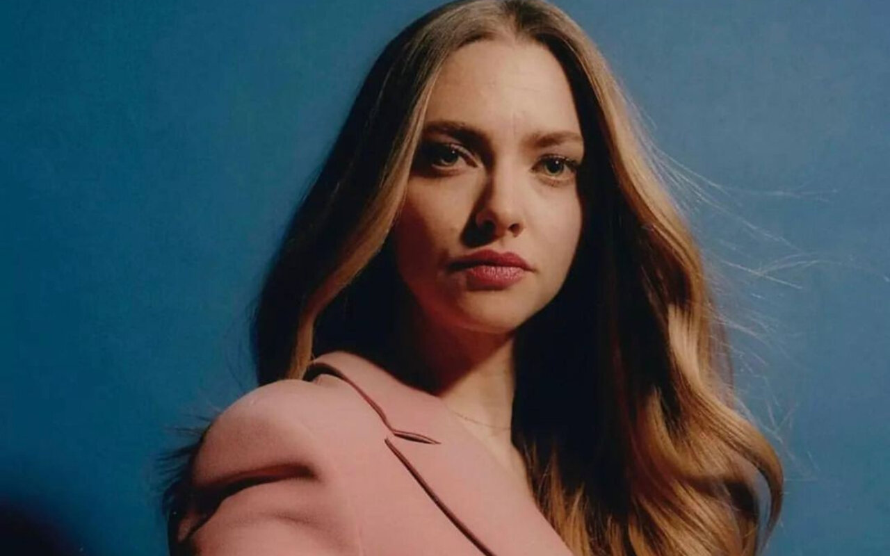 Amanda Seyfried 'Struggles' With 'The Bachelor' Obsession