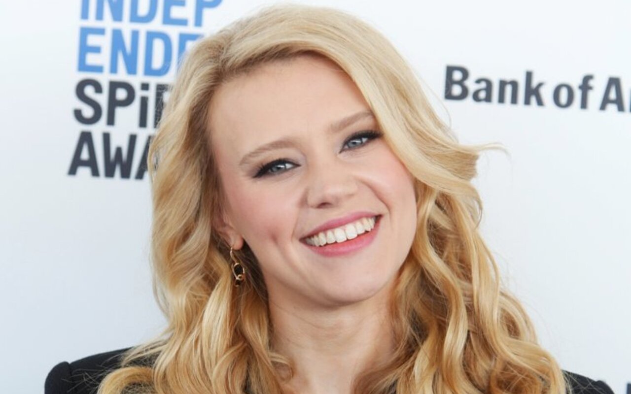 Kate McKinnon Cries as She Recalls Telling 'SNL' Boss About Leaving - Vimarsana News