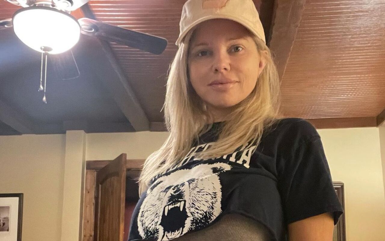 ‘Baywatch’ Bombshell Donna D’Errico Joins OnlyFans, Offers ‘Truly