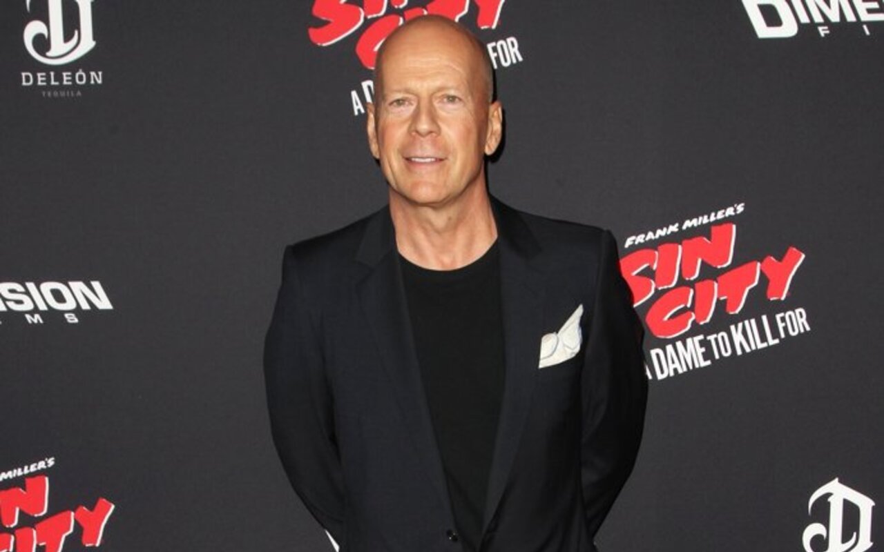 Bruce Willis Shows Off Music Talent in Impromptu Jam Session Following Aphasia Diagnosis - Vimarsana News