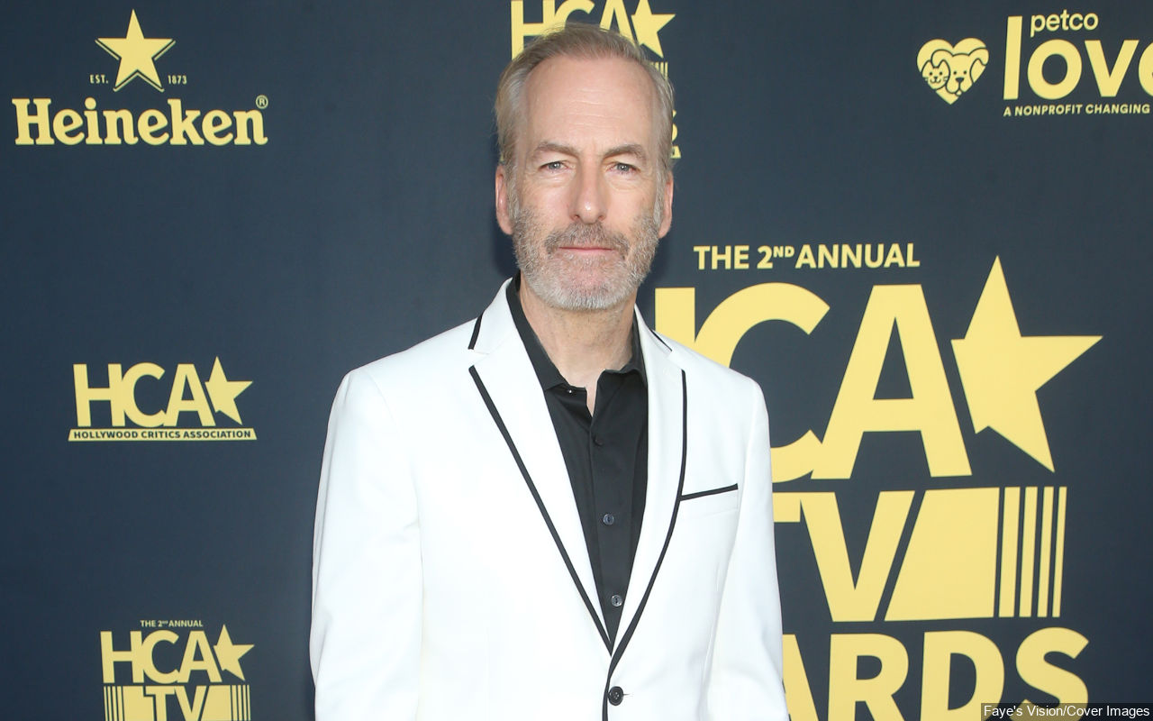 Bob Odenkirk Defended by Fans After He's Caught Following Foot Fetish IG Account - Vimarsana News