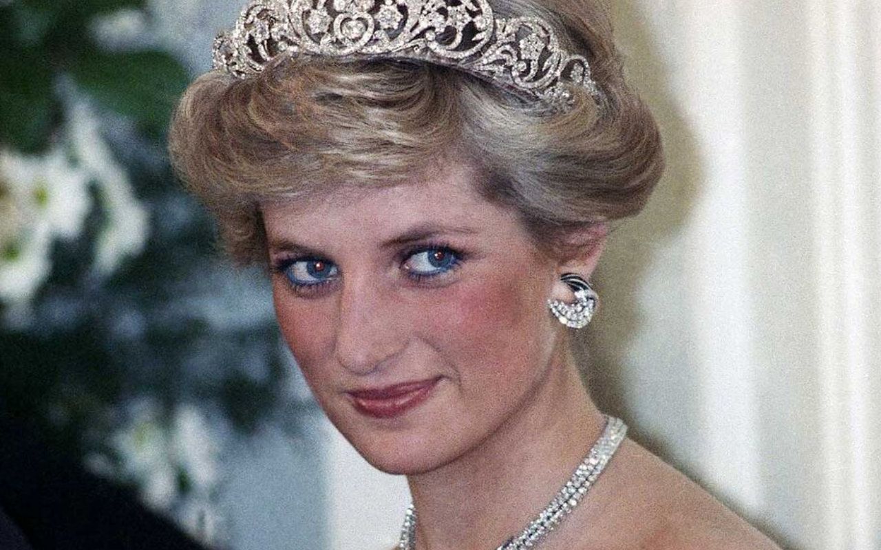 Princess Diana Voiced Fears of Dying in Car Accident in Long-Kept Note