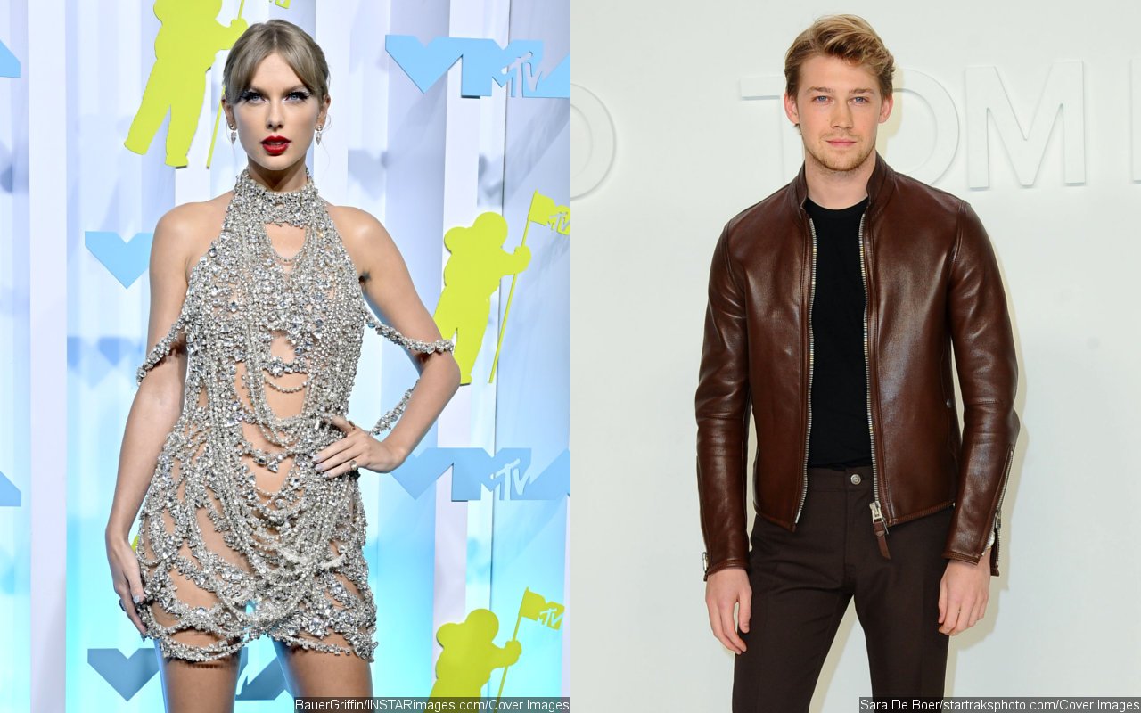Taylor Swift Seen Holding Hands With Boyfriend Joe Alwyn at MTV VMAs After-Party