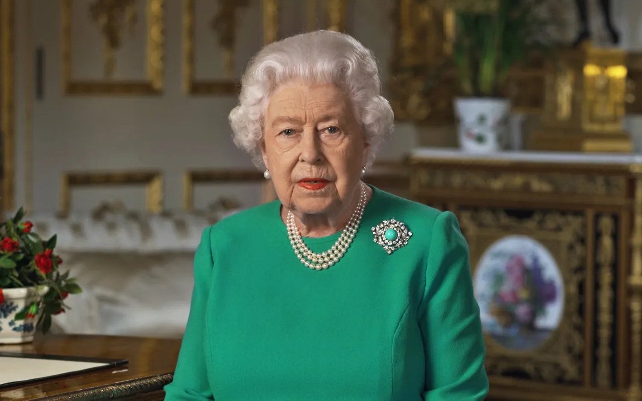 Queen Elizabeth's Children and Grandchildren Rushing to Her Side Amid Health Concerns