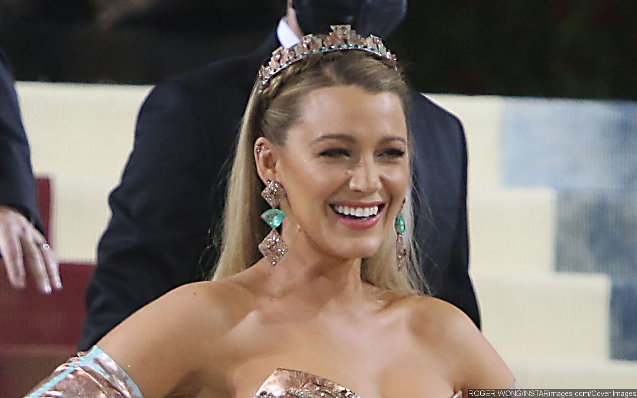 Blake Lively Shares a Bunch of Pregnancy Photos to Fend Off Prying Paparazzi