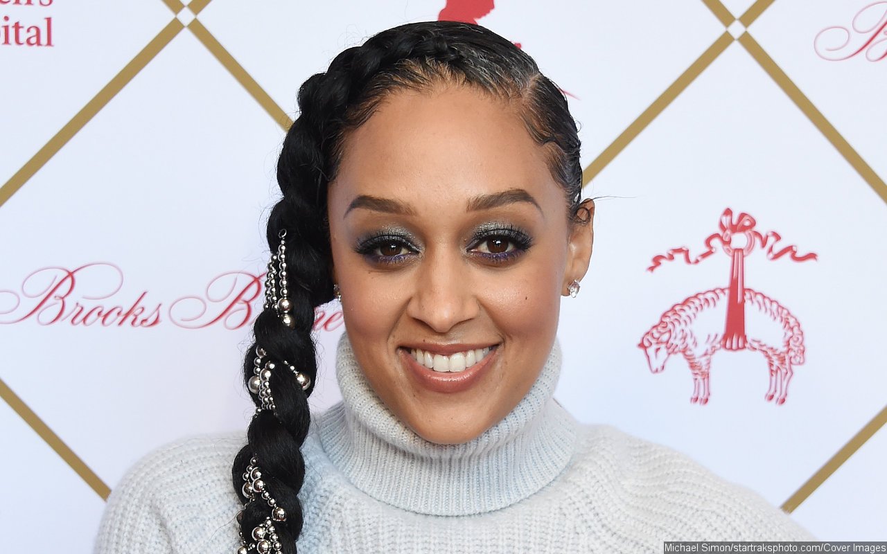 Tia Mowry Ditches Wedding Ring in First Pics After Filing for Divorce From Cory Hardrict