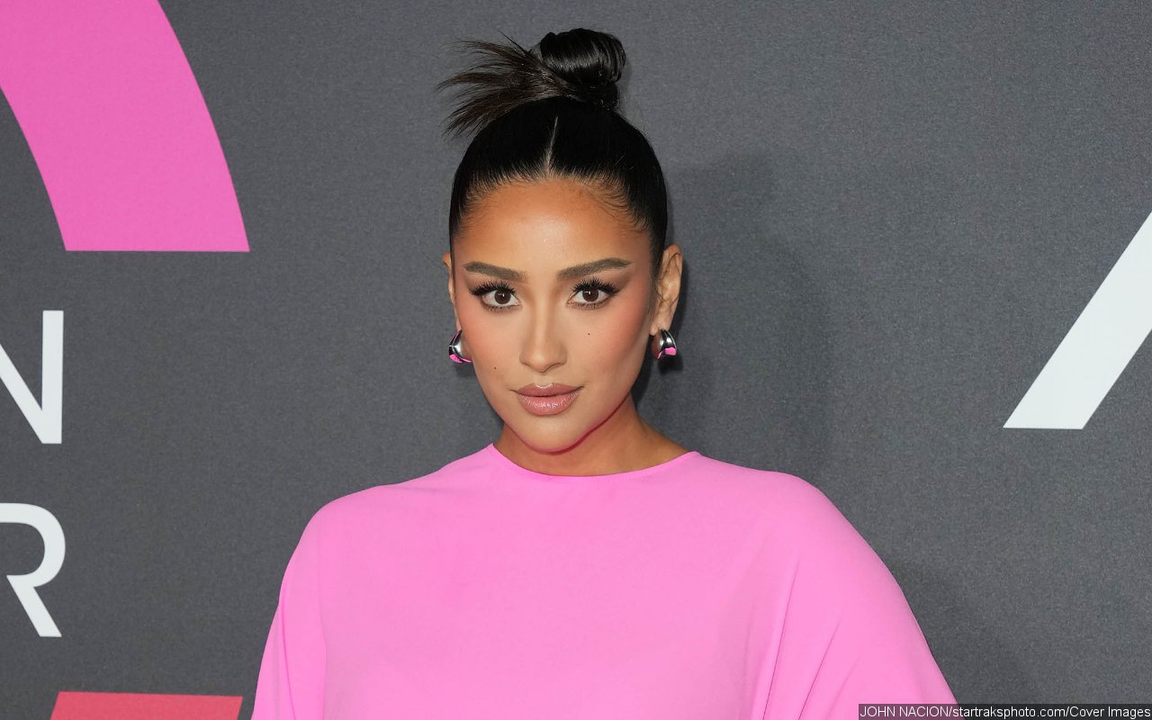 Shay Mitchell Subtly Comes Out as Bisexual When Joining This TikTok Trend - Vimarsana News