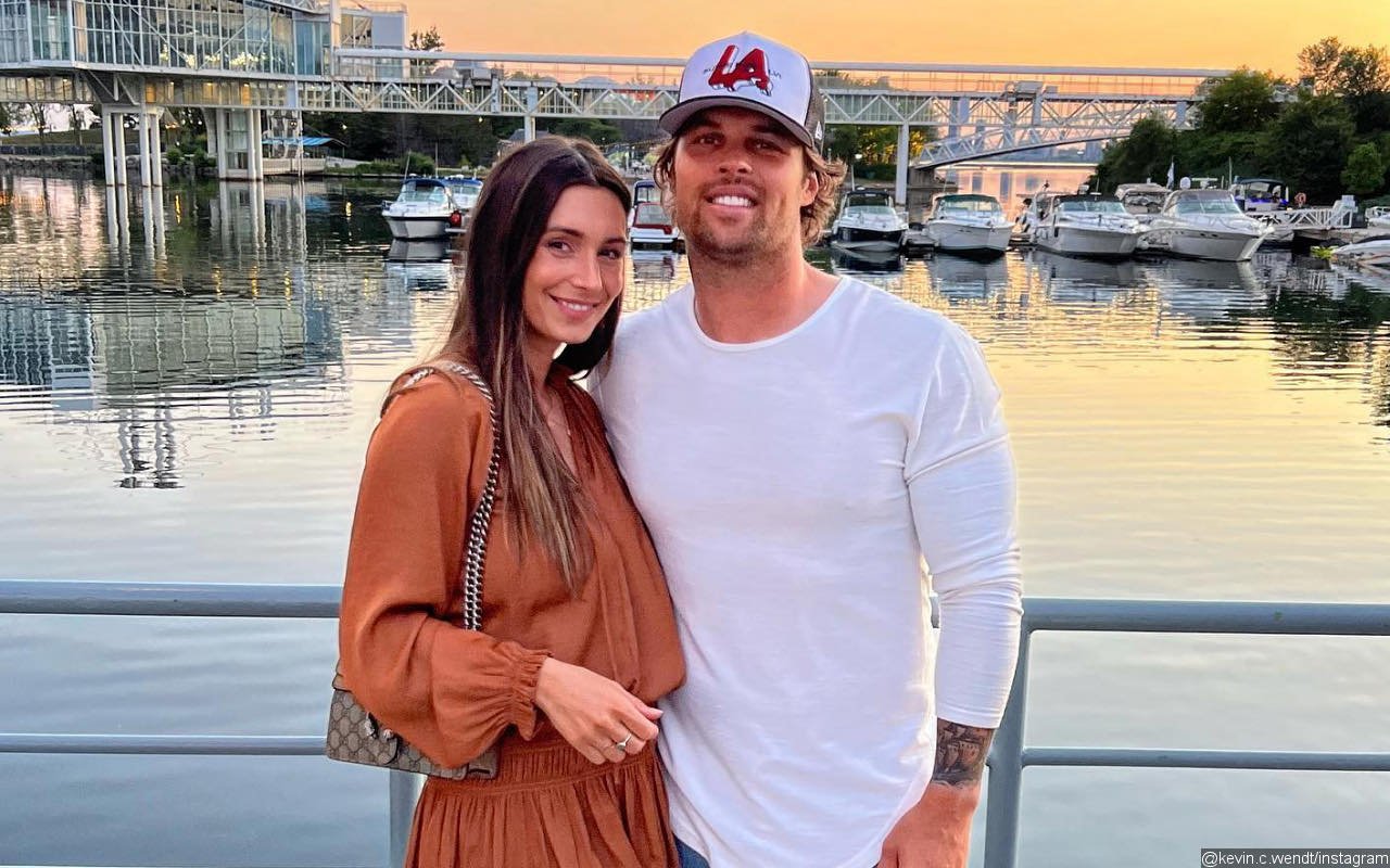 'Bachelor in Paradise' Alums Astrid Loch and Kevin Wendt Tie the Knot in Florida Outdoor Wedding