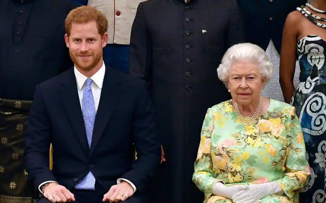 Prince Harry to Detail Queen Elizabeth's Death in Upcoming Memoir 'Spare'