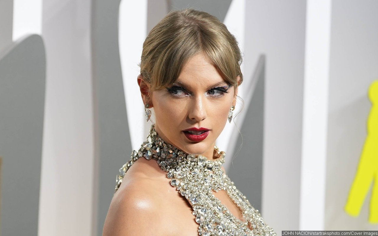 Taylor Swift 'Enchanted' to Announce 'The Eras Tour'