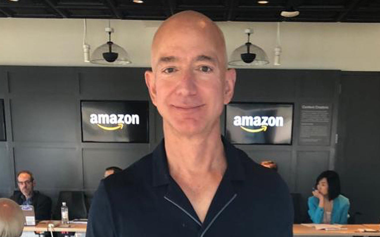 Jeff Bezos Denies Alleged 'Unsafe and Unsanitary Work Conditions' as He's Sued by Ex-Housekeeper