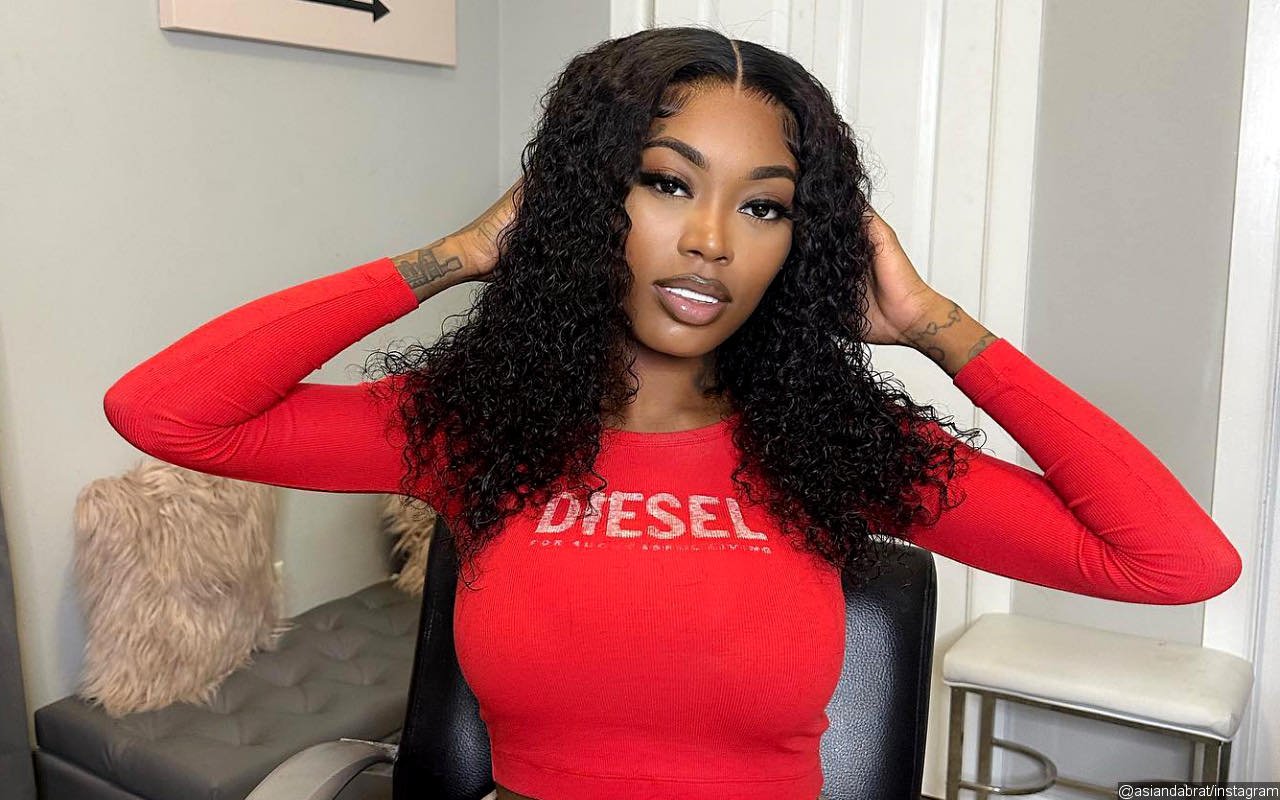 Asian Doll Greets Fans After She's Released From Jail