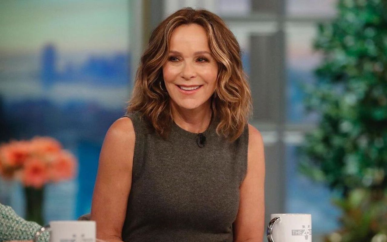 Jennifer Grey Confirms She Will Be Joined by Other Familiar Faces for 'Dirty Dancing' Sequel