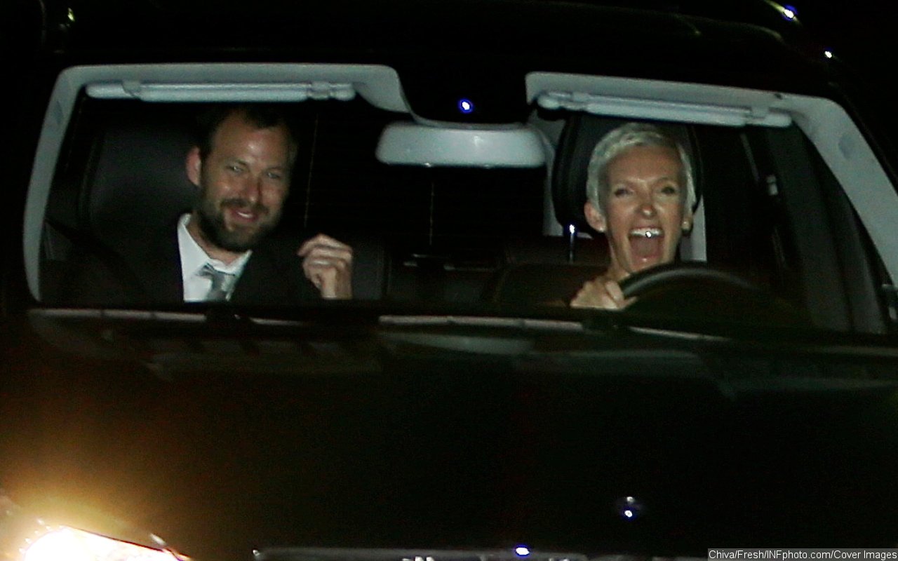 Toni Collette's Estranged Husband Reacts to Leaked Pics of Him Kissing Another Woman - Vimarsana News