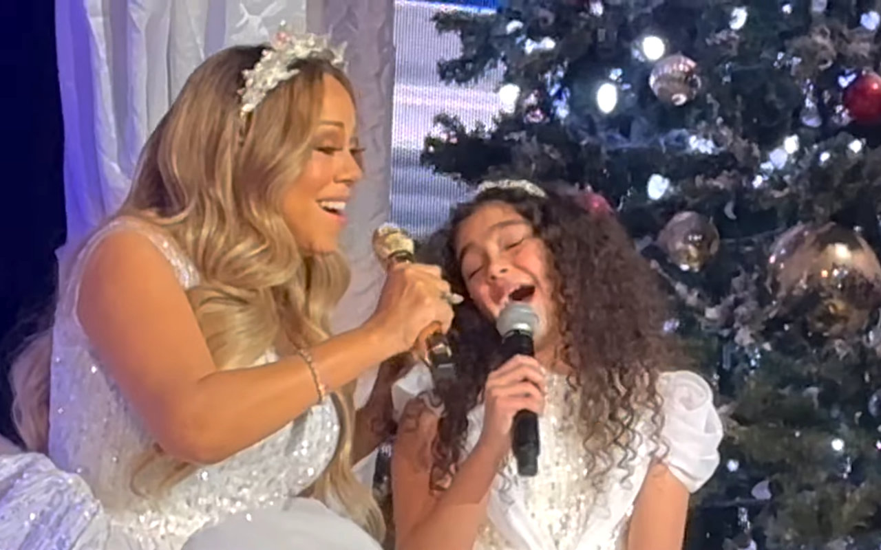 Mariah Carey Treats Toronto Fans to a Duet With Daughter at Christmas Concert 