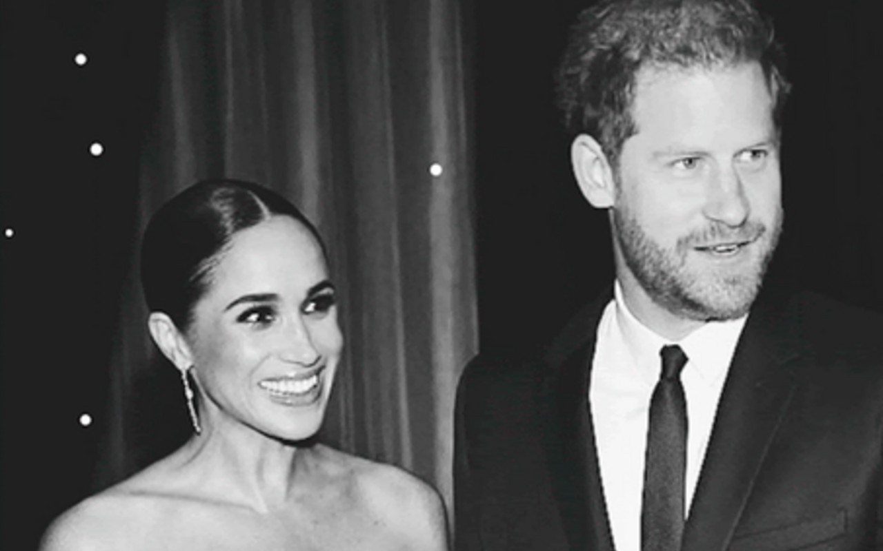 Prince Harry and Meghan Markle Wish Everyone 'Joyful Holiday Season' in Christmas Card