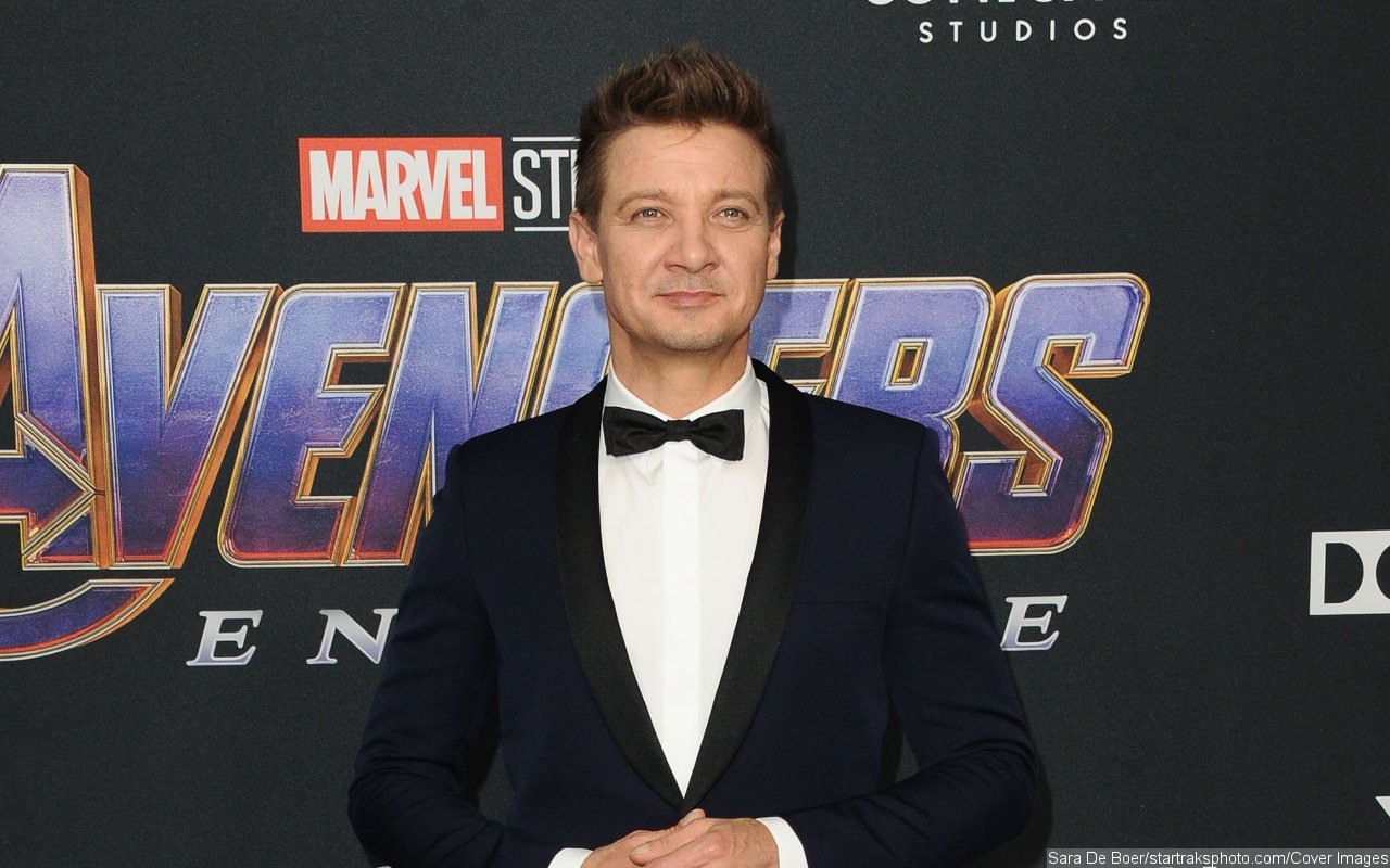 Jeremy Renner Airlifted to Hospital After Snowplow Ran Over His Leg, Facing 'Extensive' Injuries