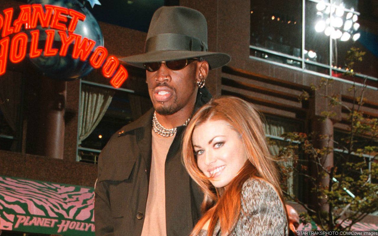 Carmen Electra and Dennis Rodman