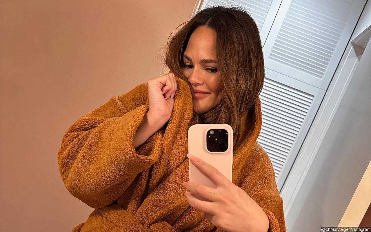 Chrissy Teigen Needs Fans' Advice on 'Waxing Down There' While Pregnant