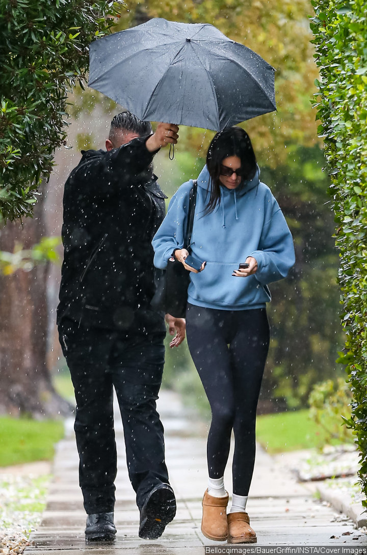 Kendall Jenner's assistant held an umbrella for her
