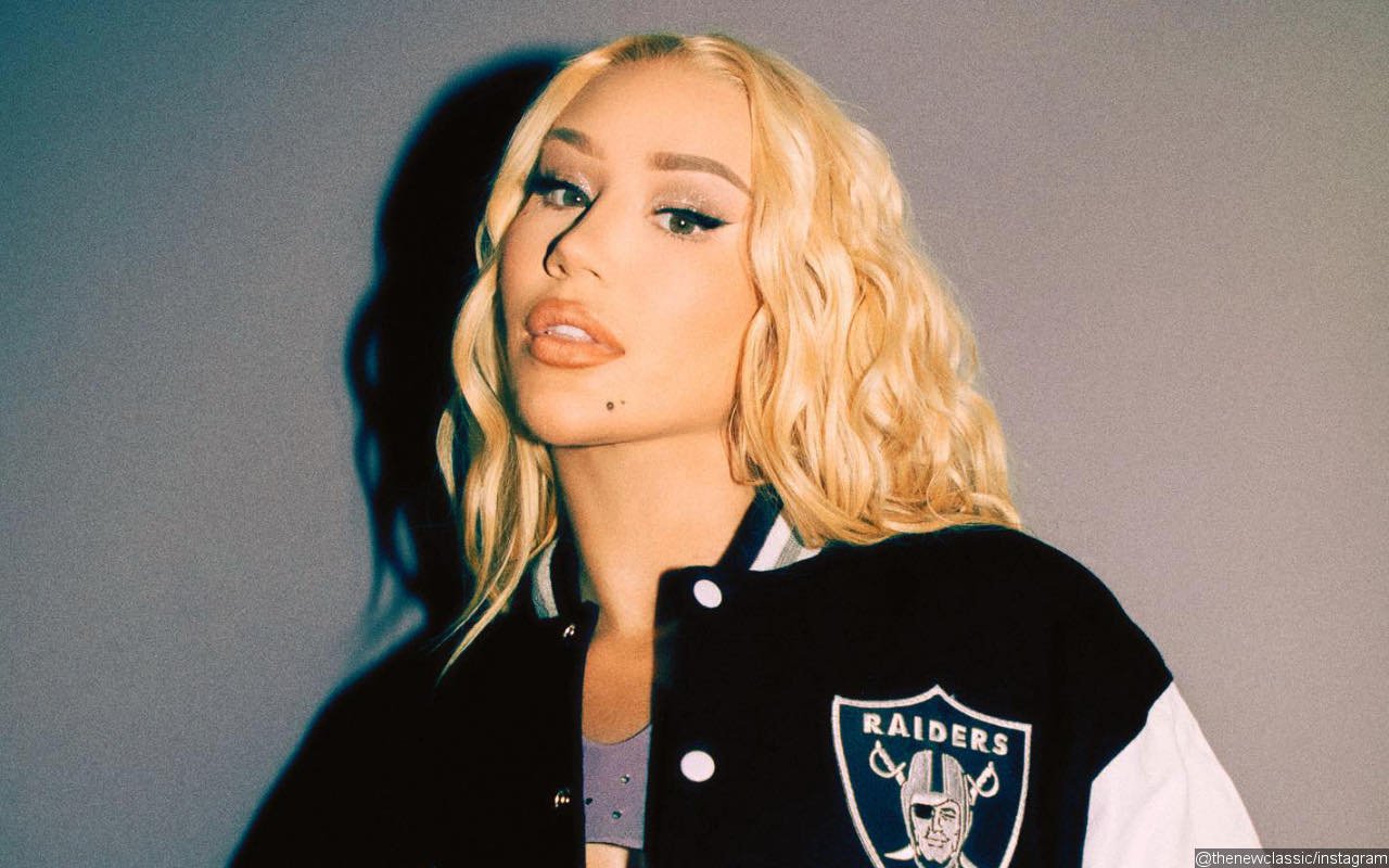 Iggy Azalea Sends Fans Into Frenzy as She Teases Topless OnlyFans Content