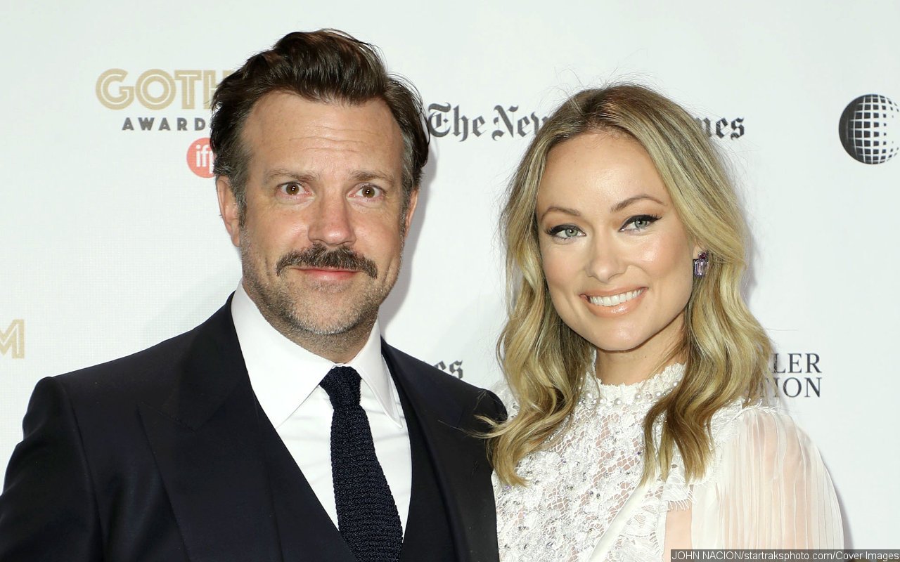 Olivia Wilde Spotted Sharing a Hug With Ex Jason Sudeikis After Harry Styles Split