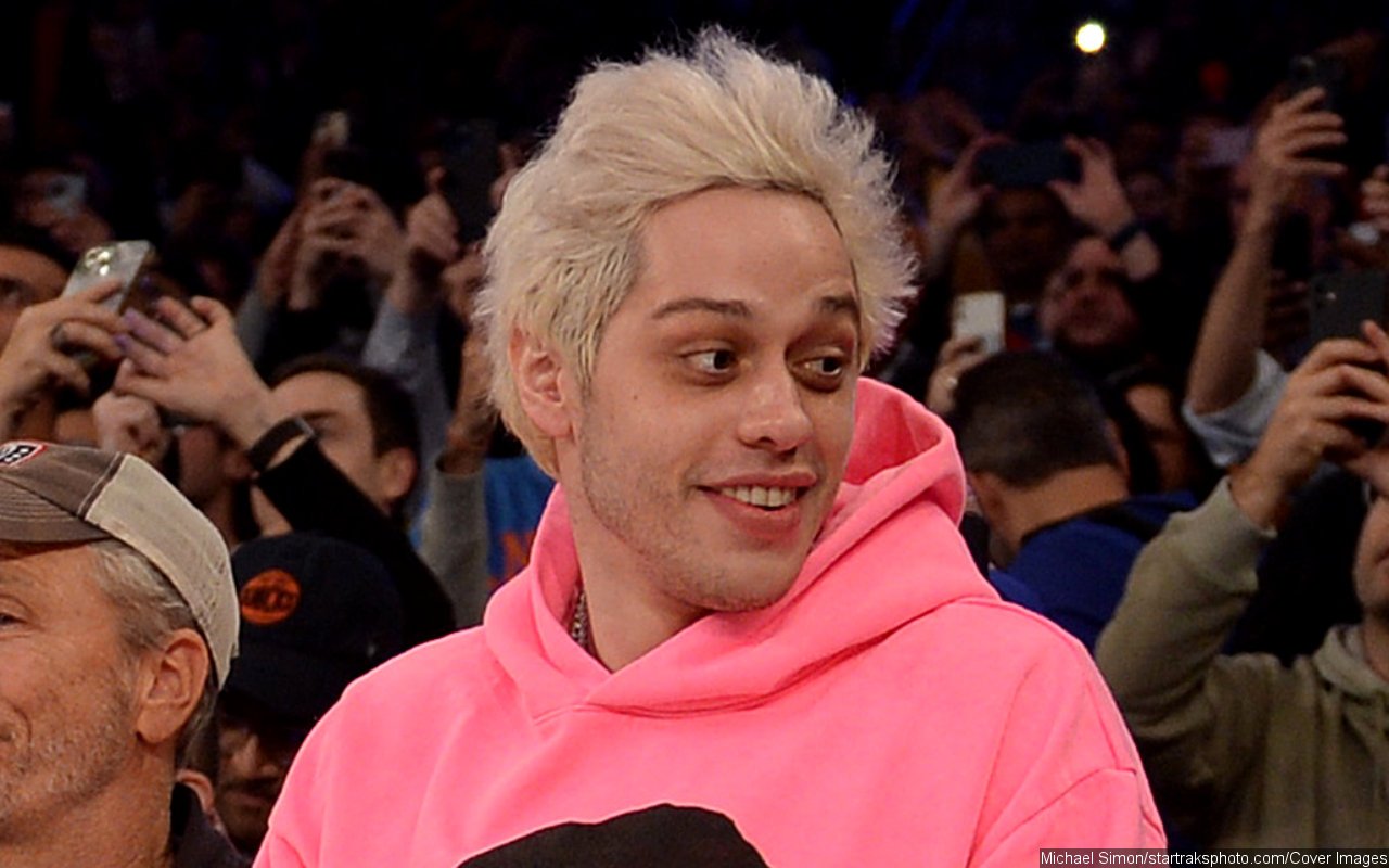 Pete Davidson Debuts Shaved Head at New York Knicks Game - Vimarsana News