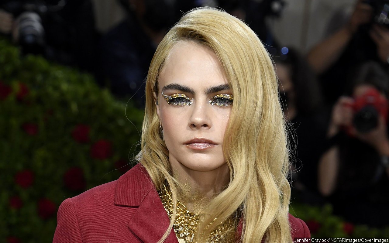 Cara Delevingne Leaves Fans Concerned With Funny Video Following Erratic Behavior - Vimarsana News