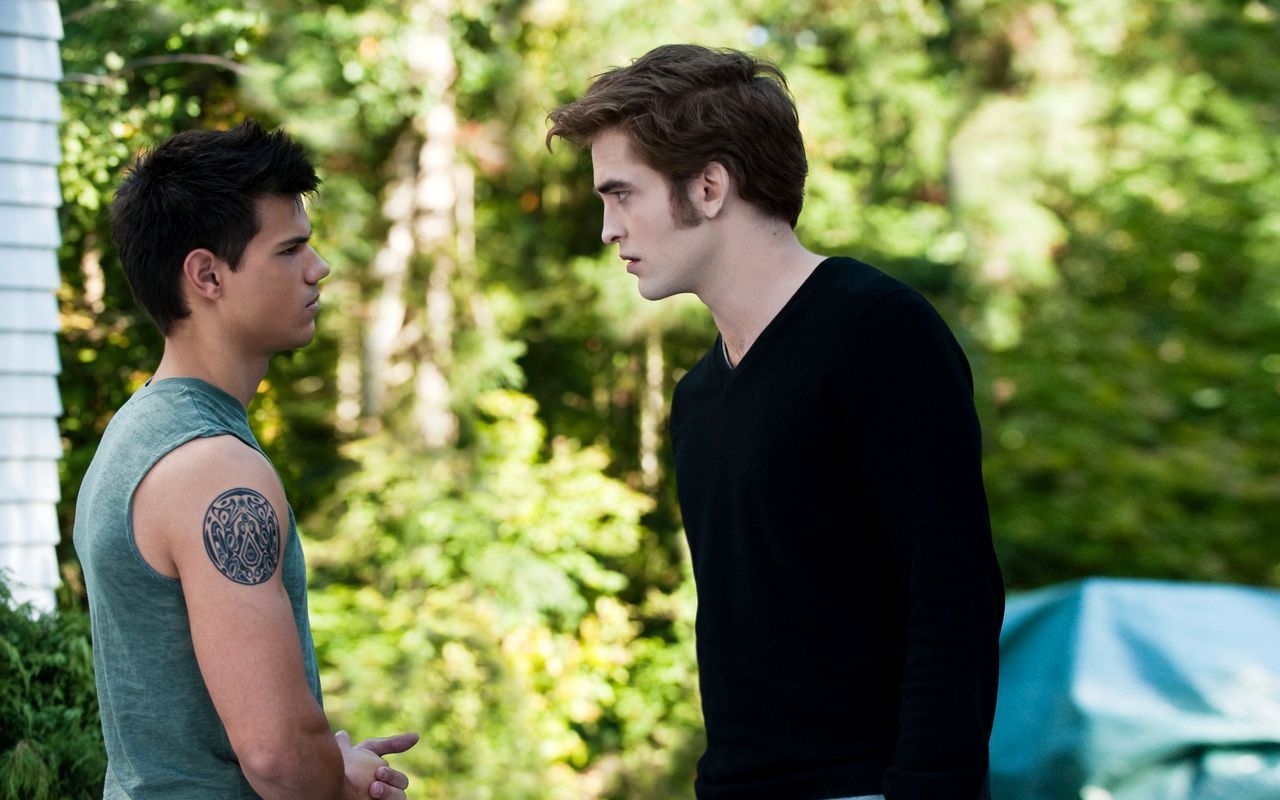 Taylor Lautner Found 'Twilight' Fan Rivalry Around Team Jacob and Team Edward 'Bizarre'