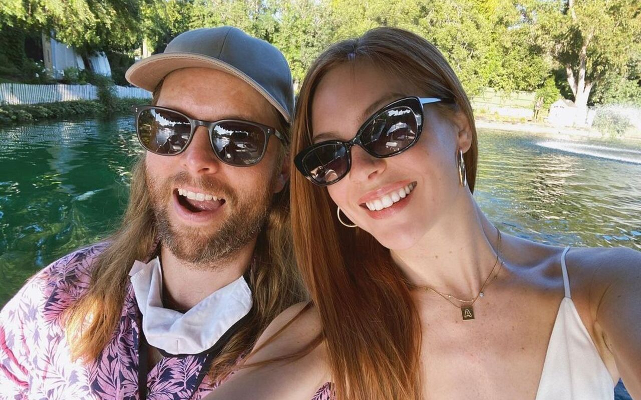 Maroon 5's James Valentine Elopes With Fiancee Alexis Novak