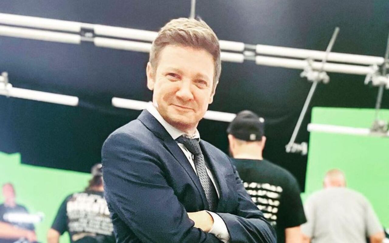 Jeremy Renner Trying to Build 'Muscle Strength' on His Leg With Electric Stimulation Therapy
