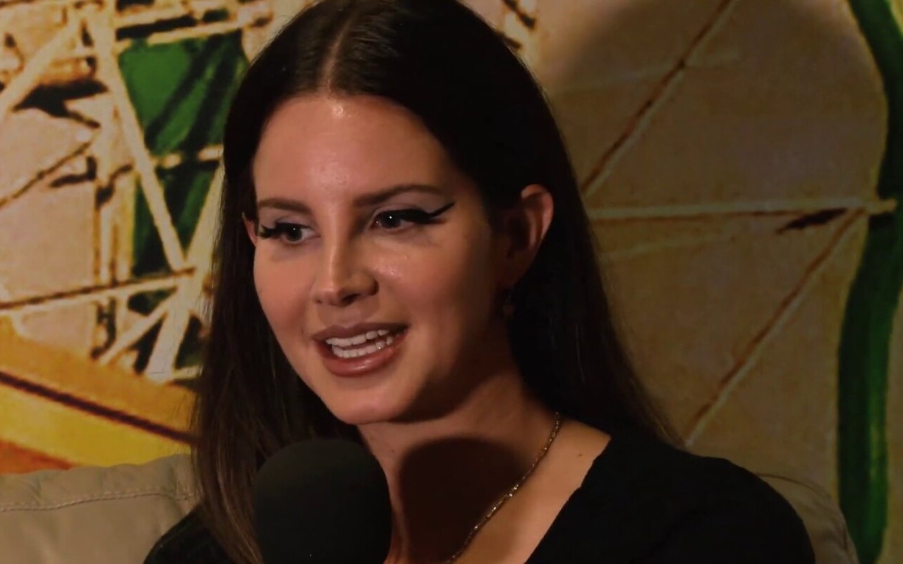 Lana Del Rey Unsure If She'll Do Glastonbury, Slams Organizers for Not Announcing Her as Headliner